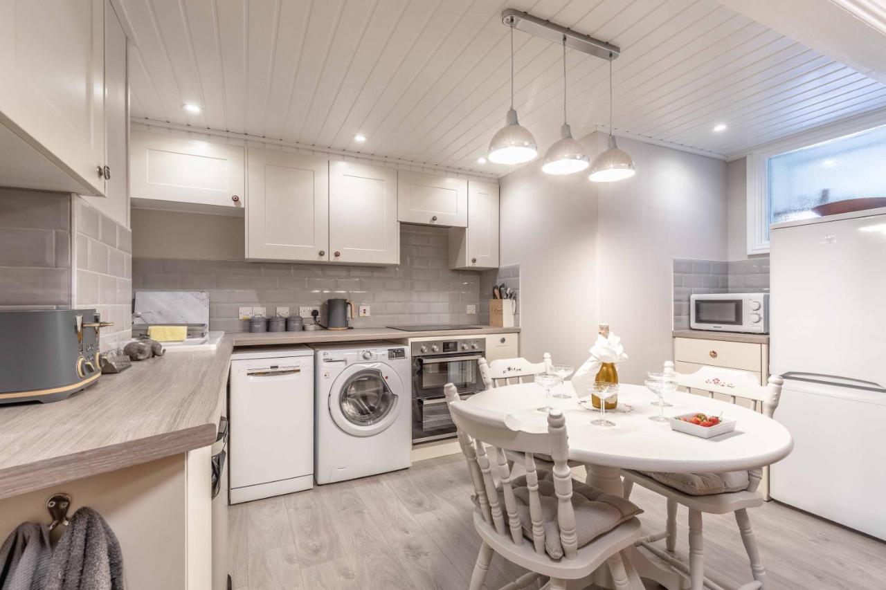Central Windsor, 2 Bedroom 2 Bathroom, 5 Minutes To Castle エクステリア 写真